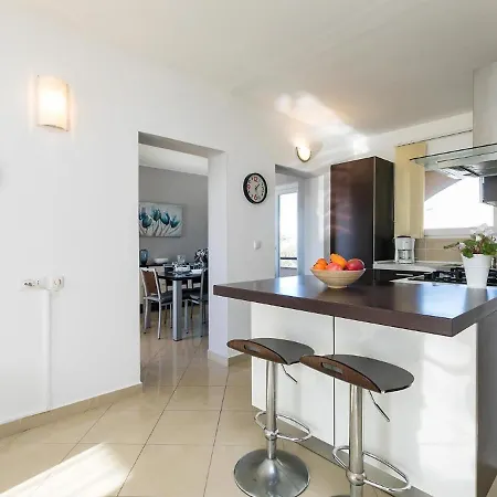 Dijana アパート ポレッチ